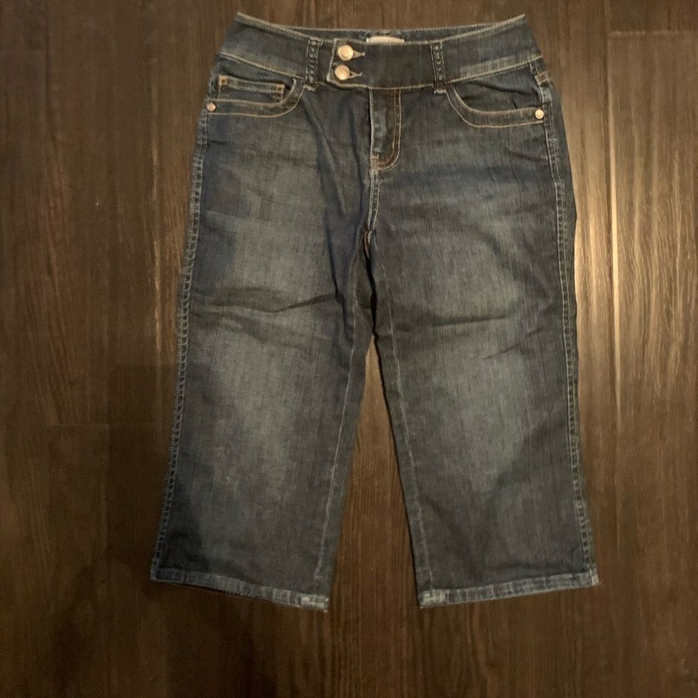 White House Black Market capris size 0